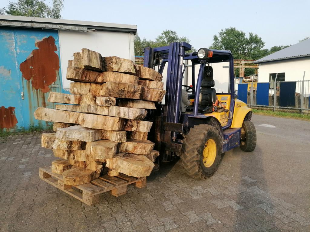 Baumscheiben und Bohlen
